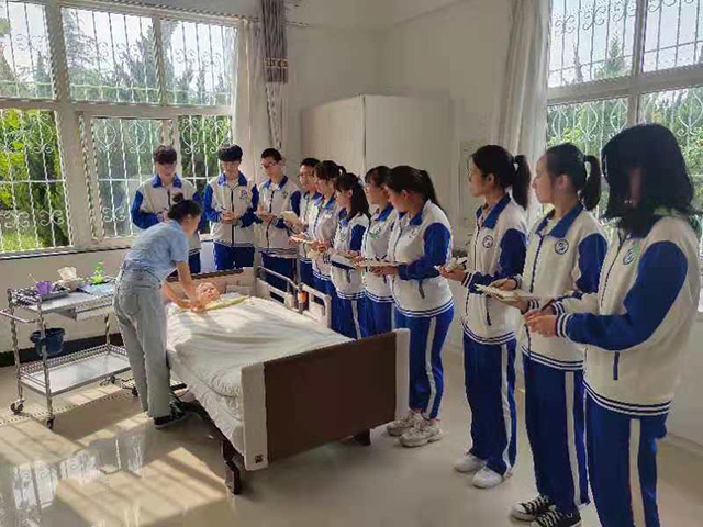 介護実習授業風景